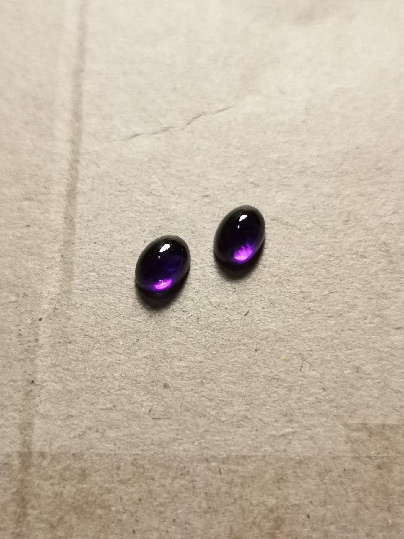 Coppia di Ametiste taglio ovale cabochon 1,89 ct totali