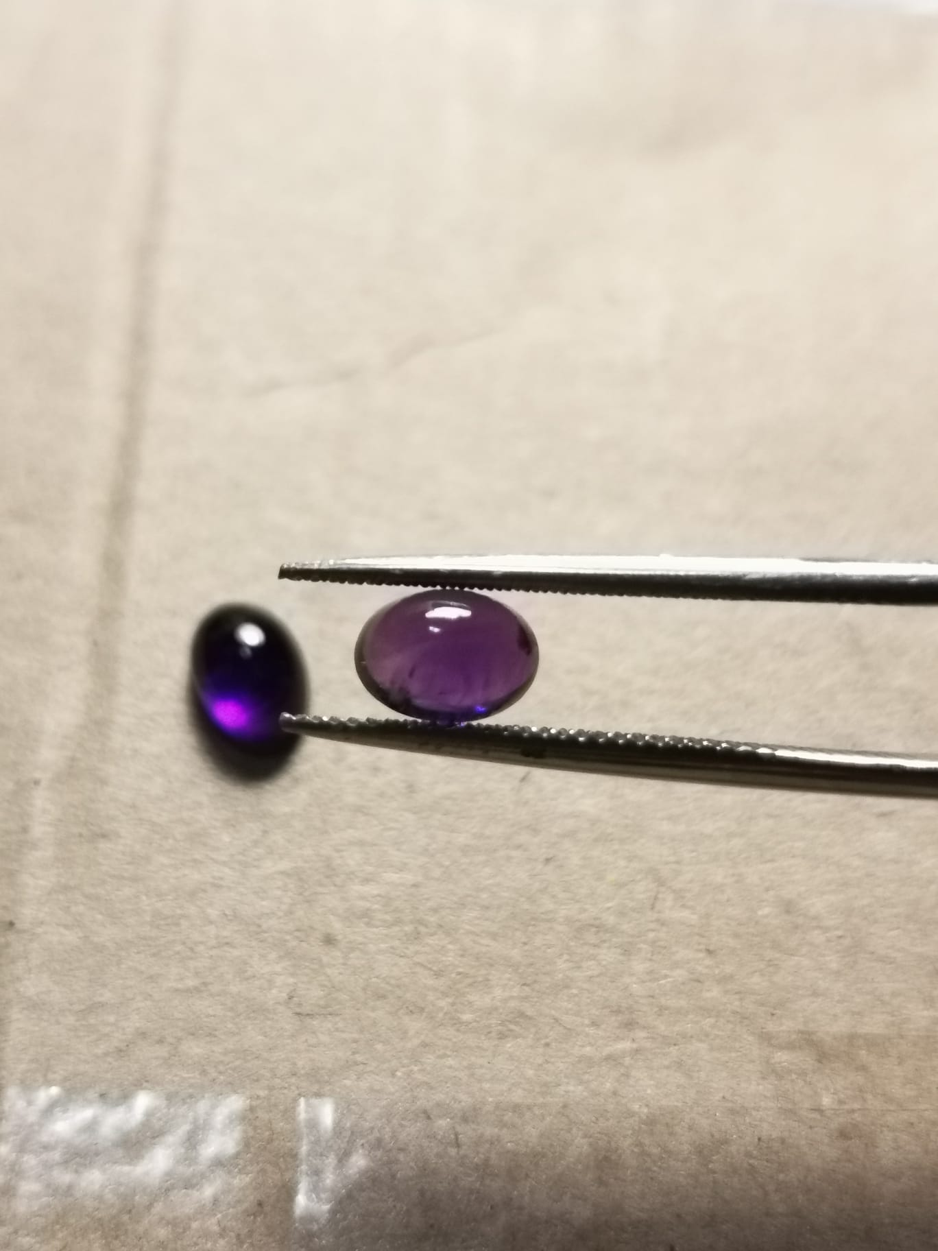 Coppia di Ametiste taglio ovale cabochon 1,89 ct totali