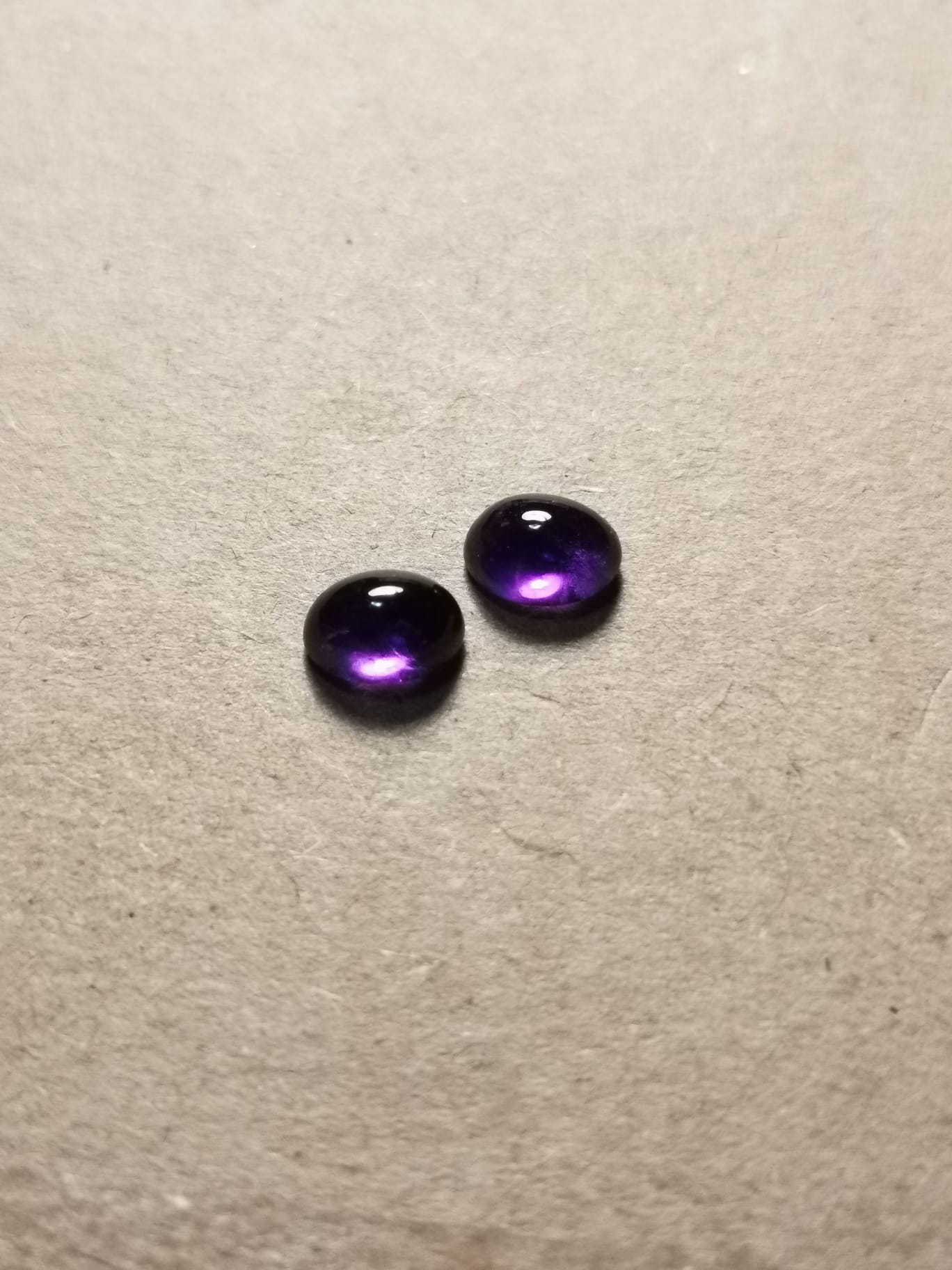 Coppia di Ametiste taglio ovale cabochon 1,87 ct totali