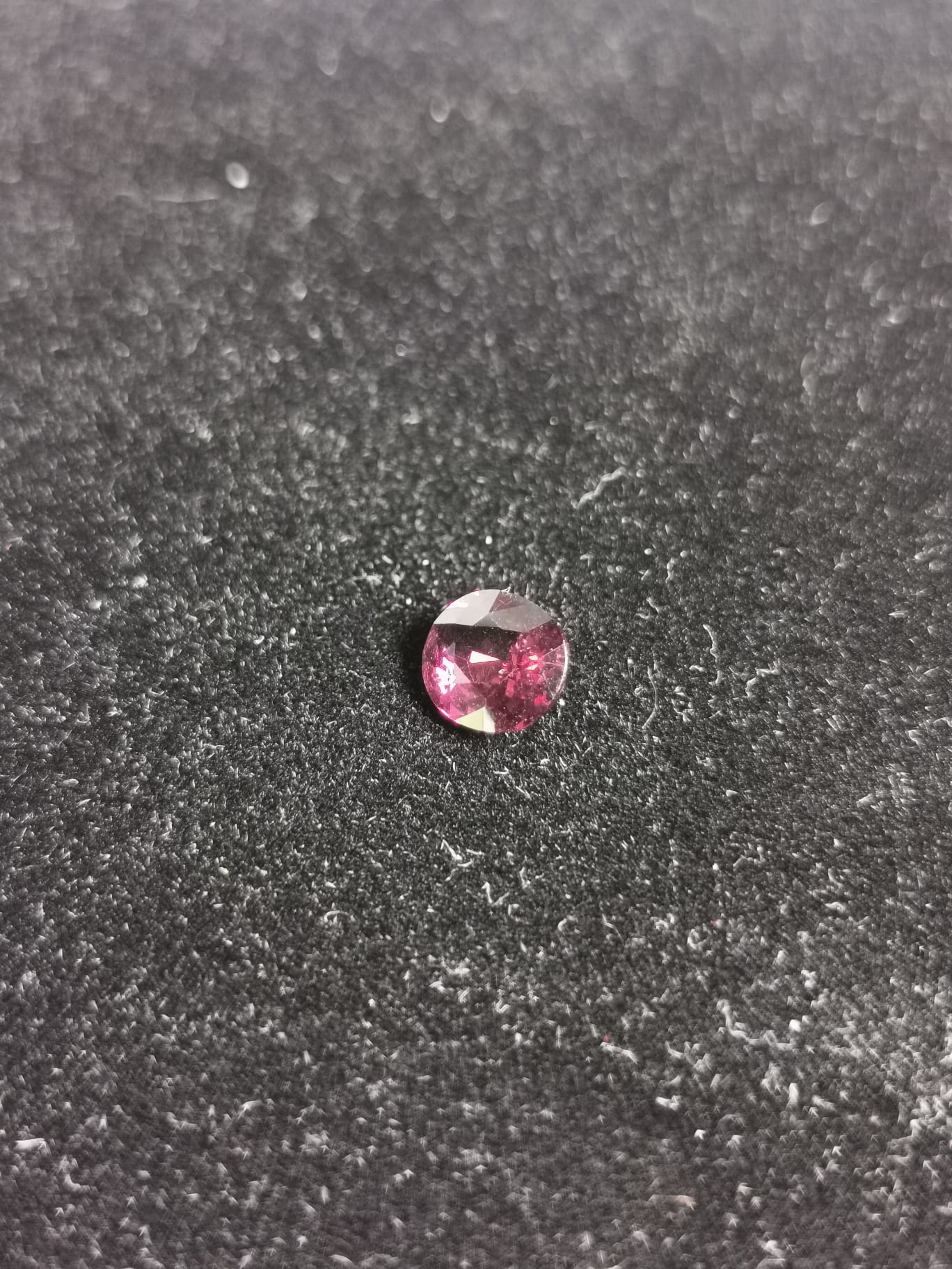 Granato Rodolite taglio ovale, 1,78 ct