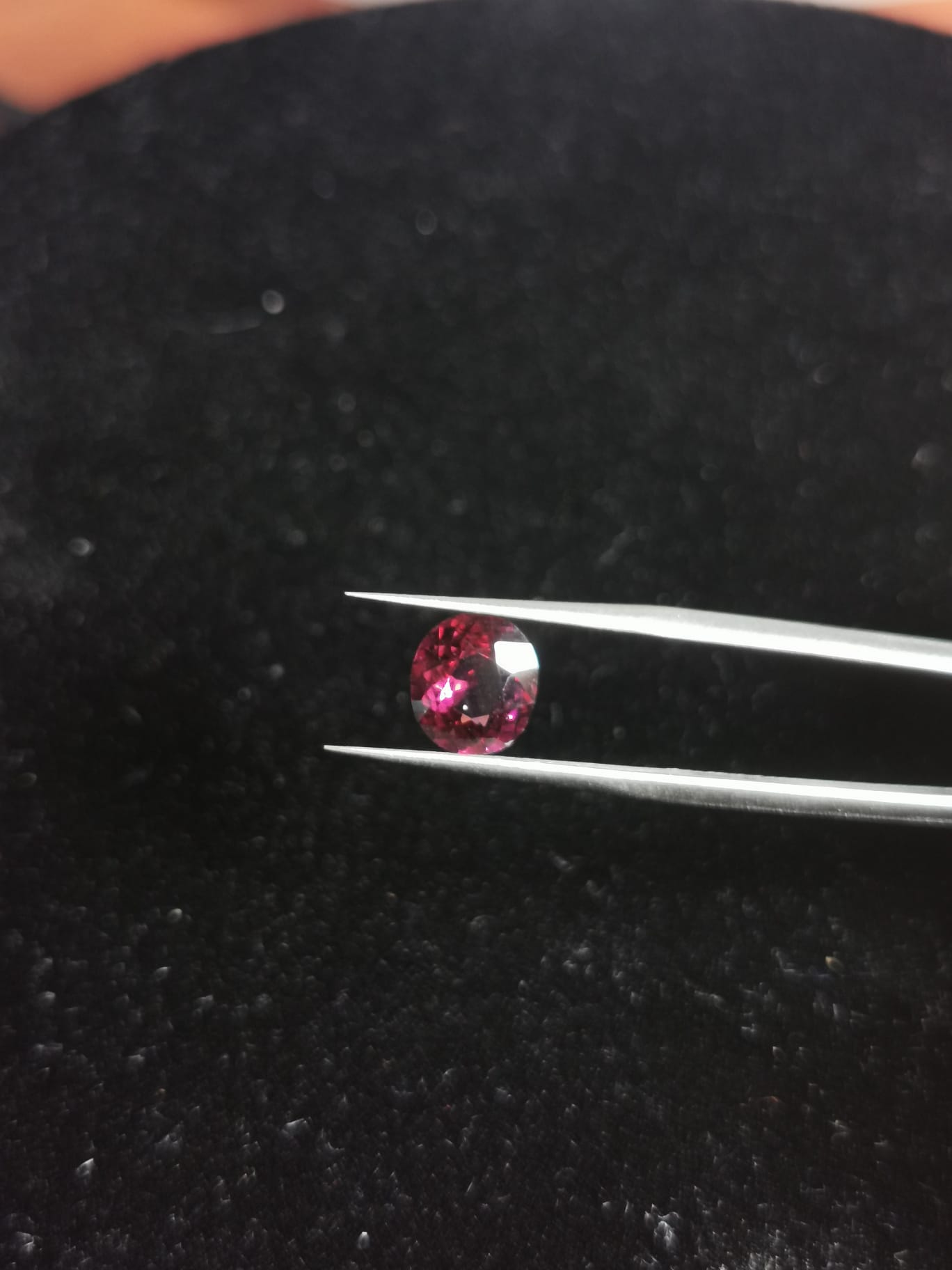 Granato Rodolite taglio ovale, 1,78 ct