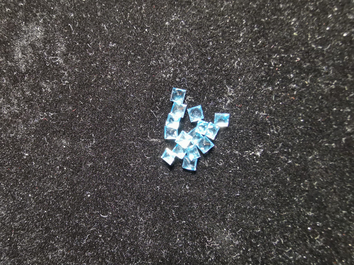 Pair of princess cut topazes 0.65 ct 