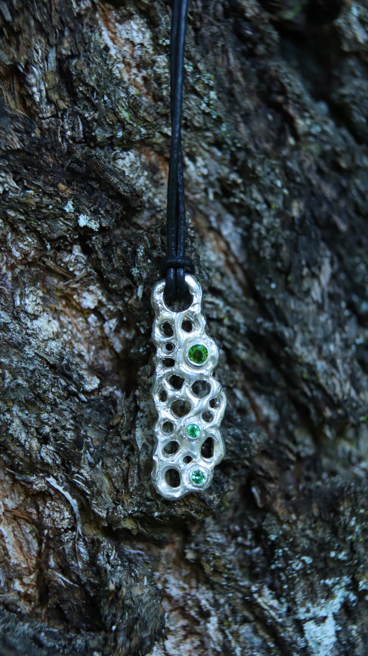 Biocharm in argento 925 con diopside e tsavoriti