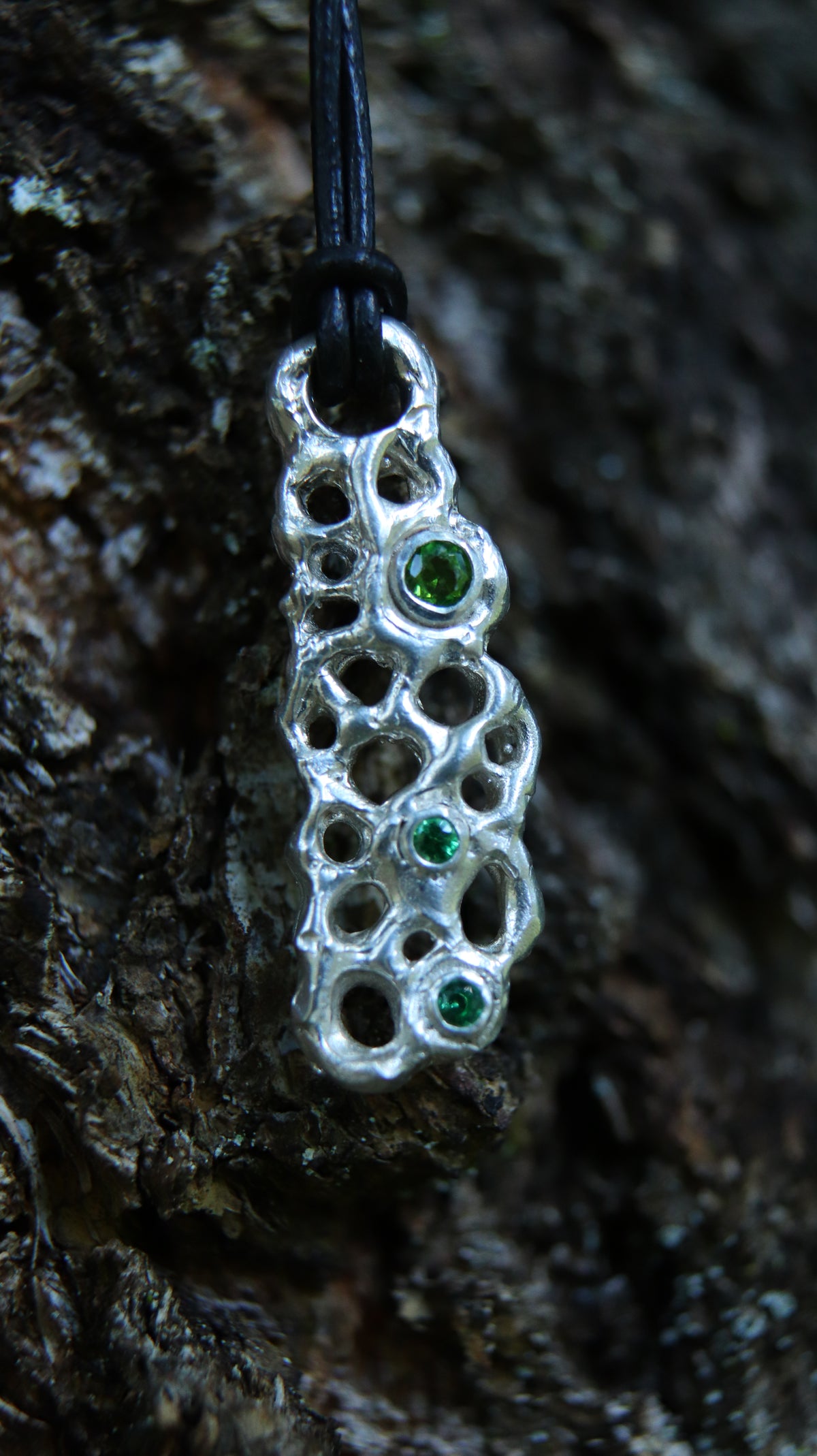 Biocharm in argento 925 con diopside e tsavoriti