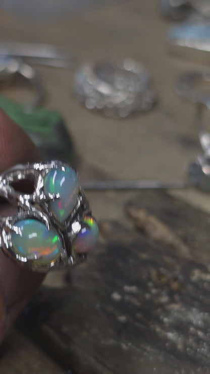 Anello "Rami e Radici" con Opali Etiopi Cabochon