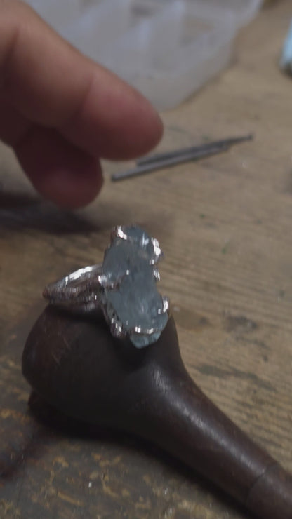 "Rami e Radici" Anello in argento con Acquamarina Burattata