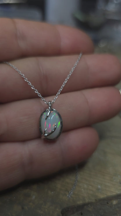 Ciondolo "Radici" con opale etiope cabochon ovale