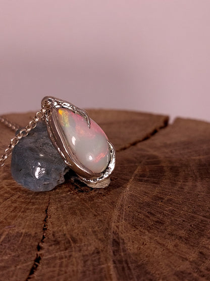 Ciondolo "Radici" con opale etiope a goccia