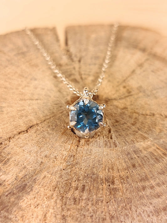 Ciondolo "Granuli" in argento con Topazio London Blue