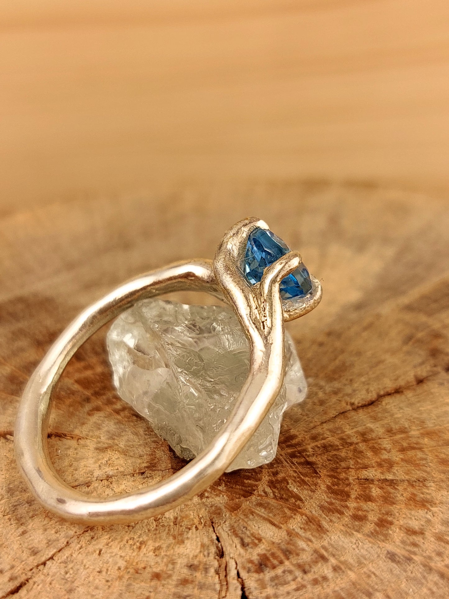 Solitario "Valentino" con Topazio Swiss Blue Taglio Tondo
