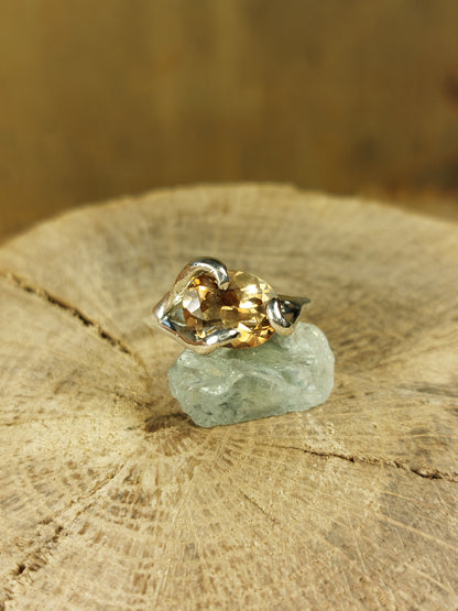 Anello "Mini Roots" con topazio cognac