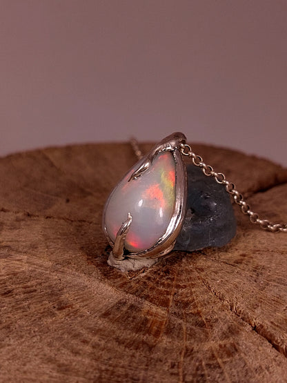 Ciondolo "Radici" con opale etiope a goccia