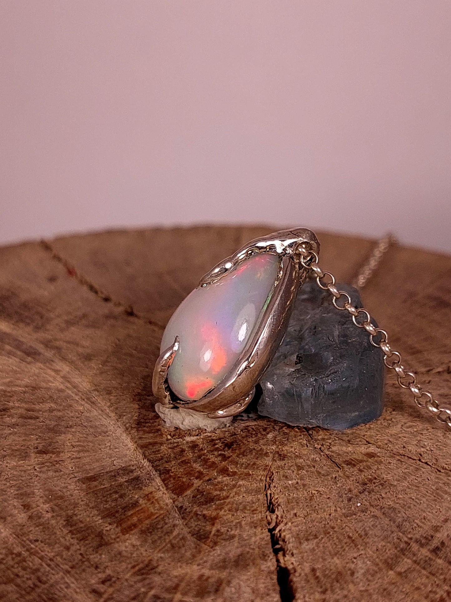 Ciondolo "Radici" con opale etiope a goccia