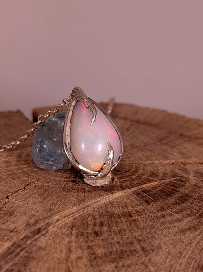 Ciondolo "Radici" con opale etiope a goccia