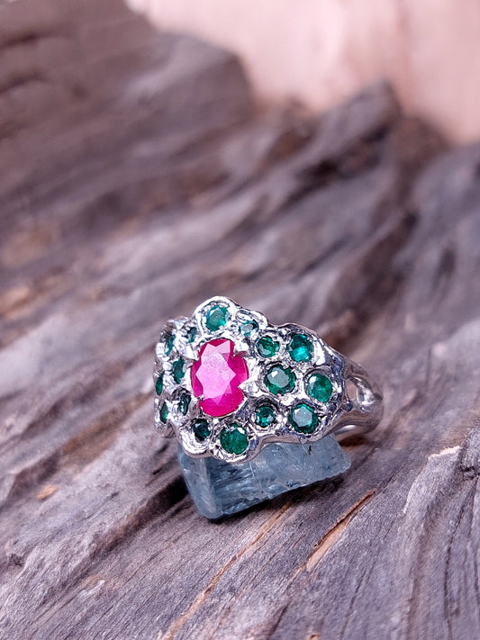 Anello rubino e smeraldi