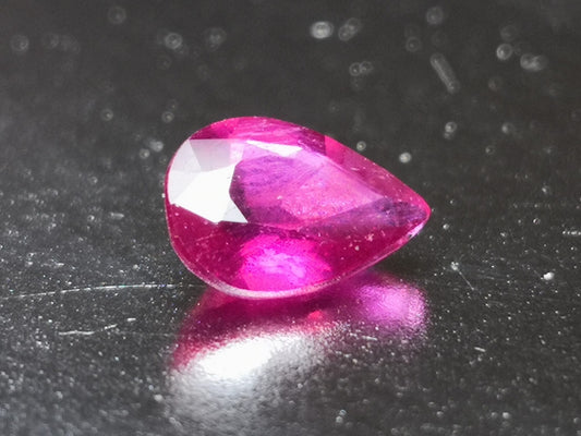 Rubino taglio goccia 0,80 ct