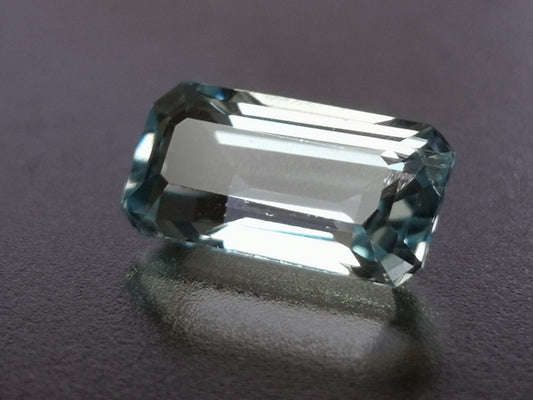 Acquamarina taglio rettangolare scantonato, 1,00 ct