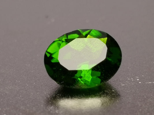 Diopside taglio ovale 0,95 ct