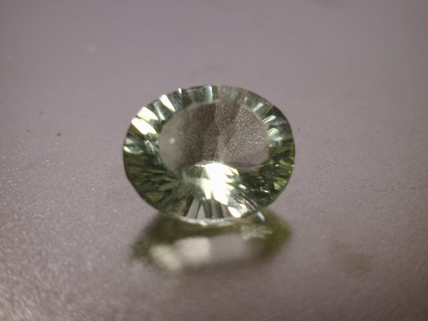 Fluorite taglio ovale concavo 5,05 ct