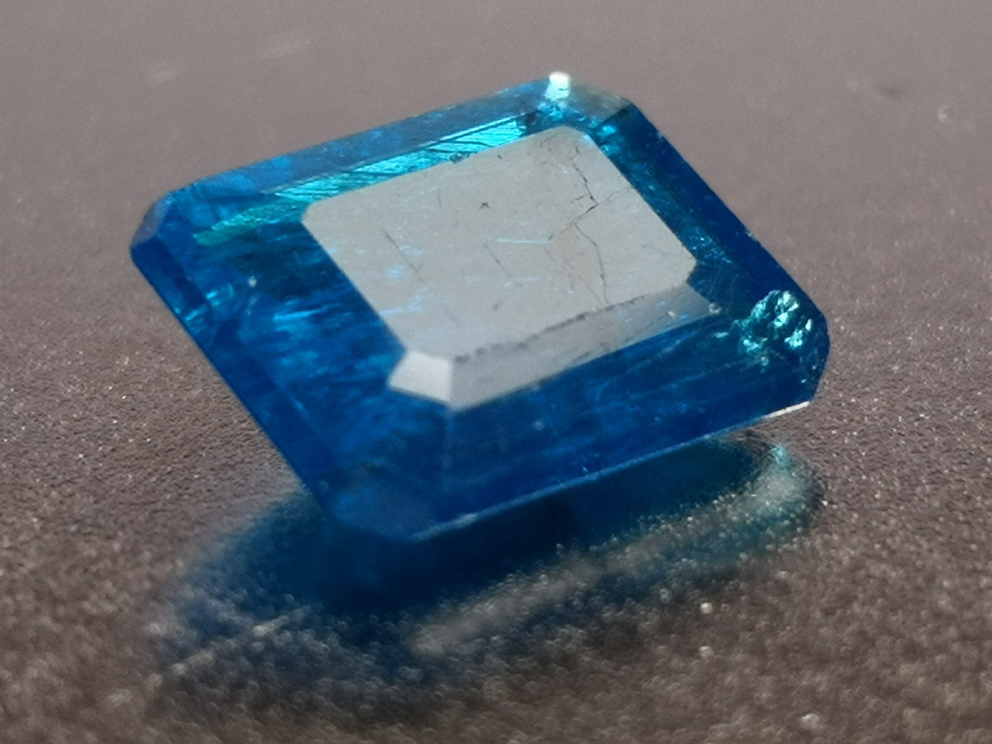 Apatite taglio rettangolare scantonato 1,95 ct