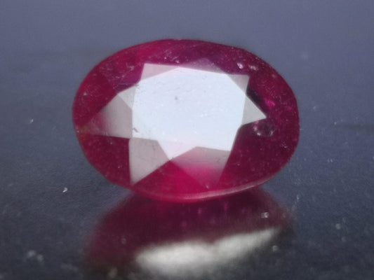 Rubino taglio ovale misto, 4,25 ct