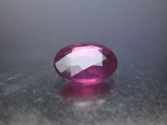 Rubino taglio ovale misto, 4,85 ct