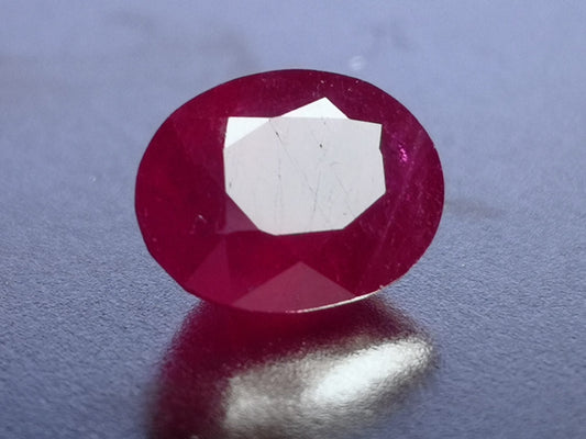 Rubino taglio ovale misto, 1,85 ct