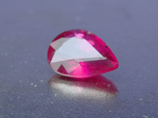 Rubino taglio goccia misto, 0,75 ct