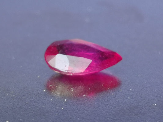 Rubino taglio goccia misto, 0,70 ct