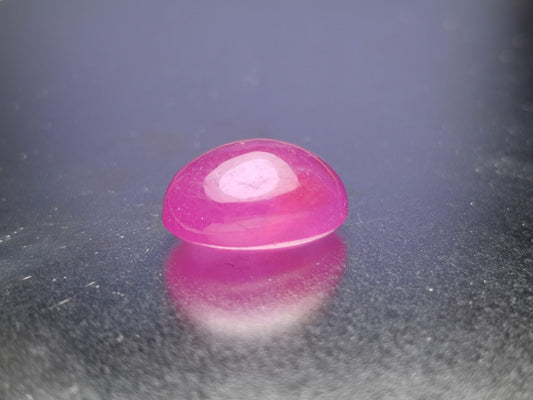 Rubino taglio ovale cabochon, 8,70 ct