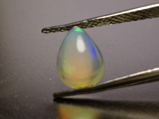 Opale taglio goccia cabochon 1,60 ct