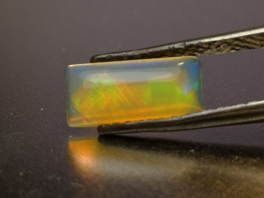 Opale taglio rettangolare cabochon 1,05 ct