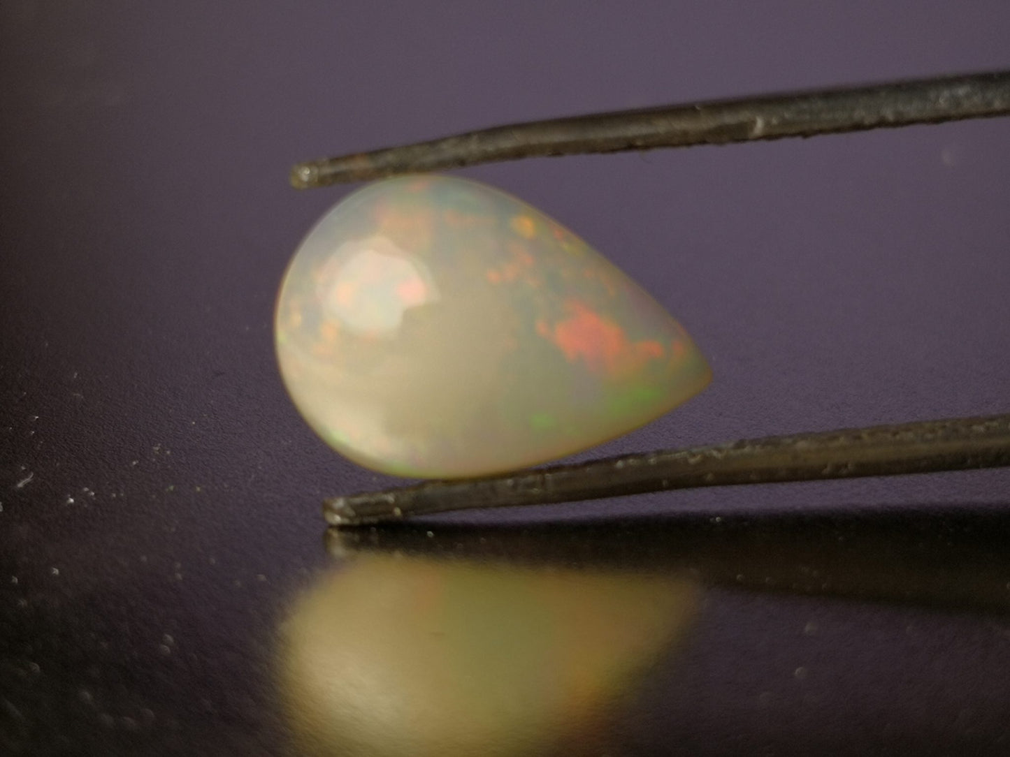 Opale taglio goccia cabochon 1,70 ct