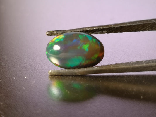 Opale taglio ovale cabochon 1,75 ct