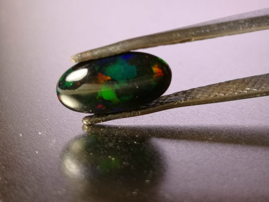 Opale taglio ovale cabochon 1,30 ct