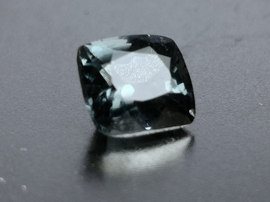 Spinello naturale taglio cuscino 1,10 ct