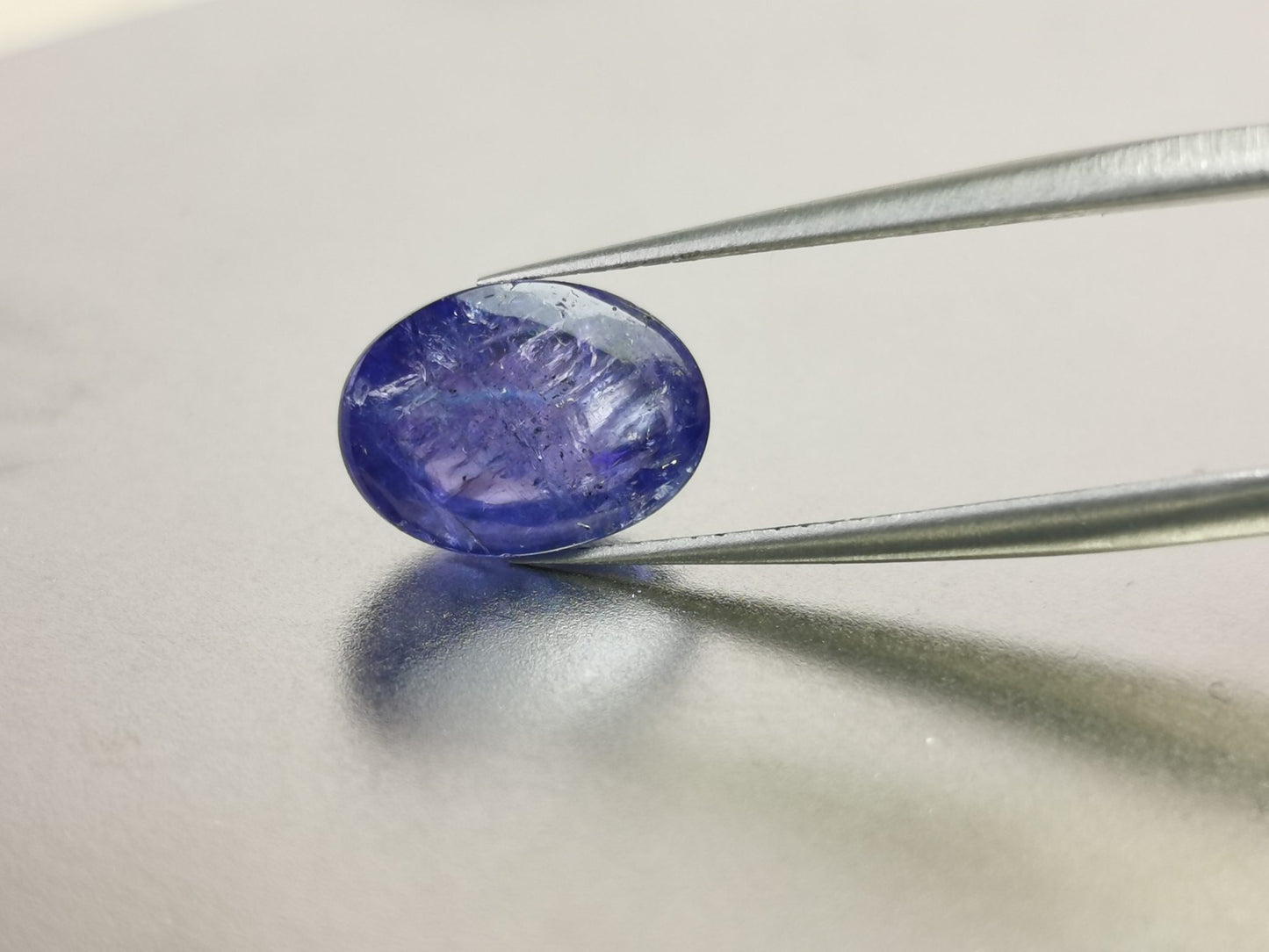 Tanzanite taglio ovale cabochon 3,99 ct