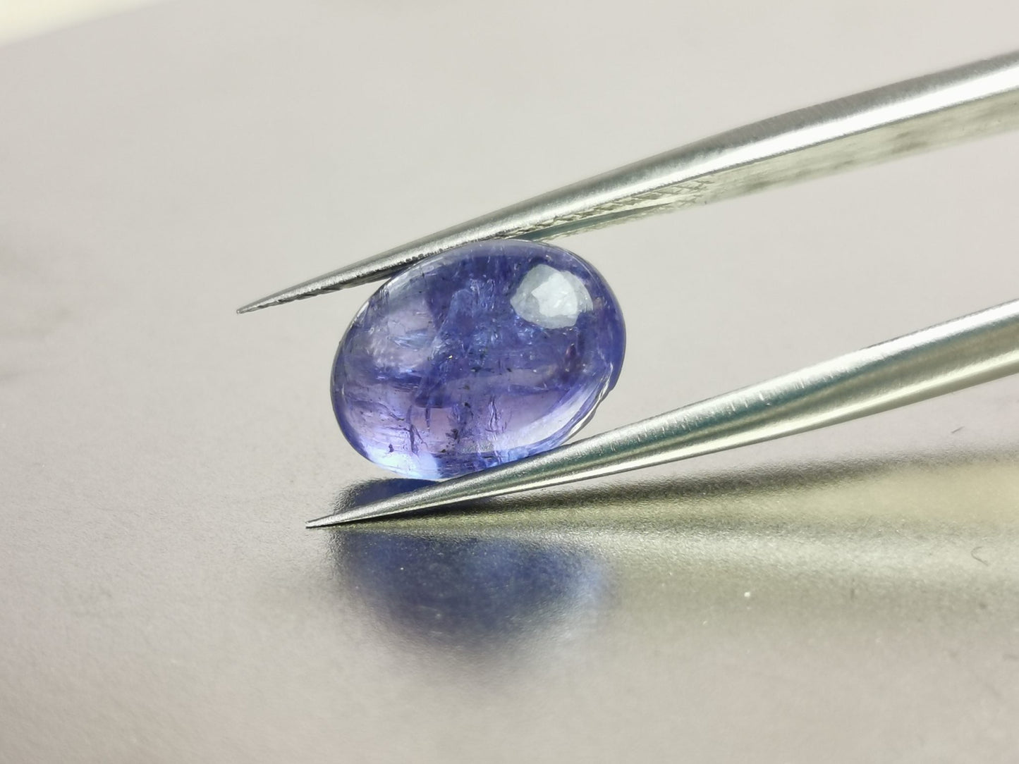 Tanzanite taglio ovale cabochon 3,99 ct