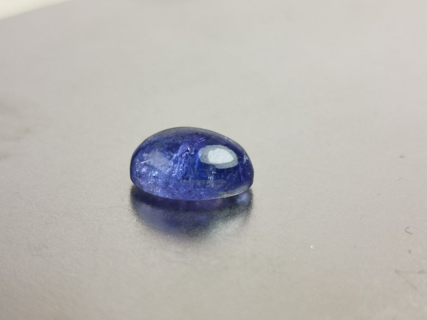 Tanzanite taglio ovale cabochon 3,99 ct