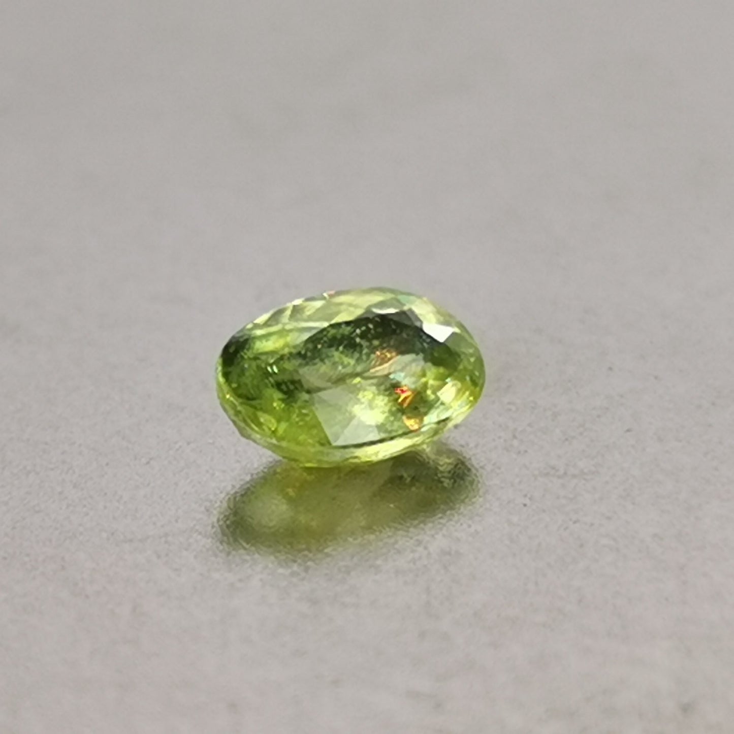 Sfene taglio ovale 0,80 ct