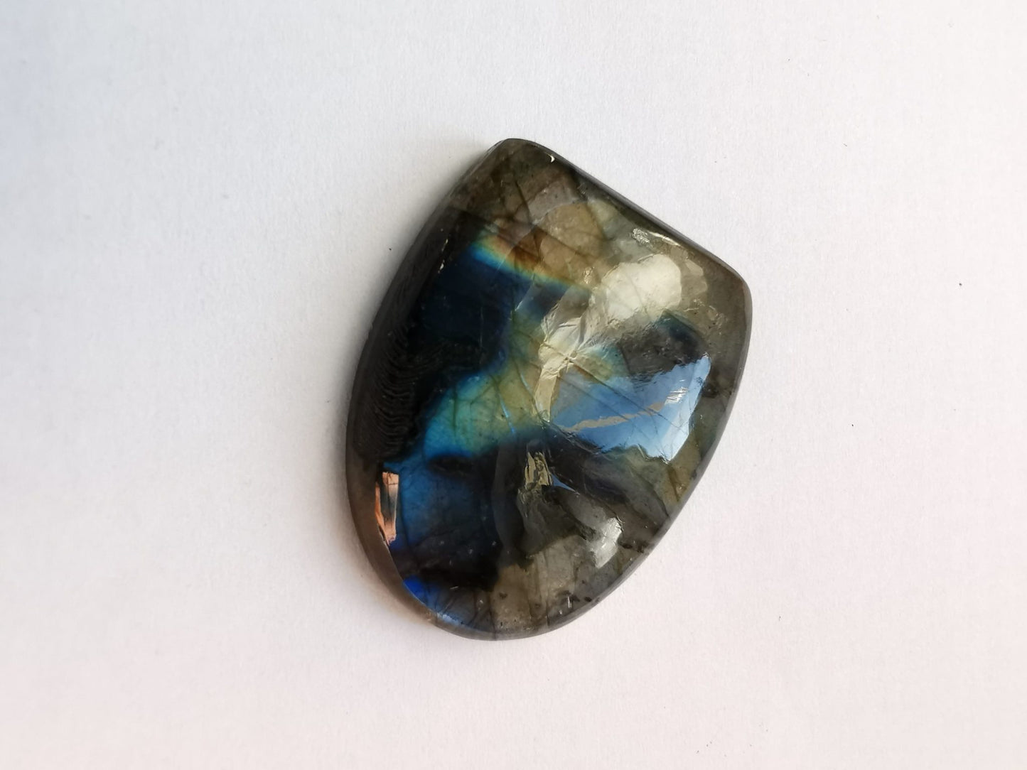 Labradorite taglio fancy cabochon 50,05 ct
