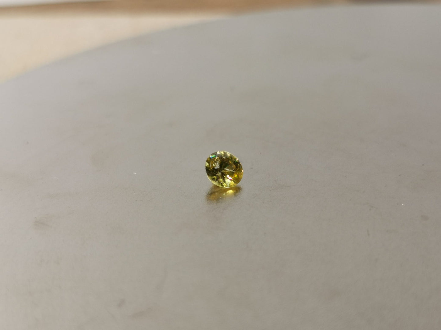 Sfene taglio brillante rotondo 0,35 ct