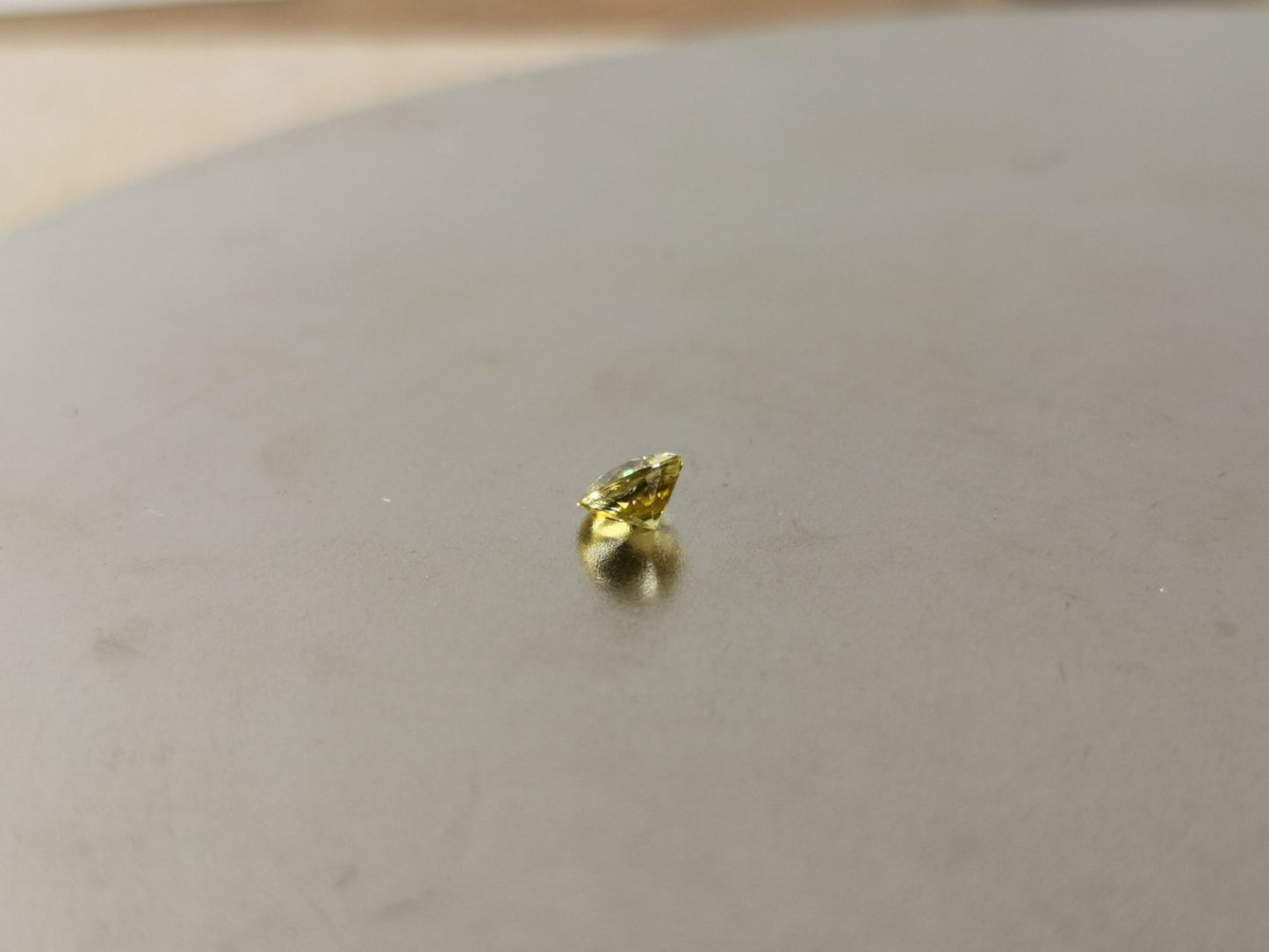 Sfene taglio brillante rotondo 0,35 ct