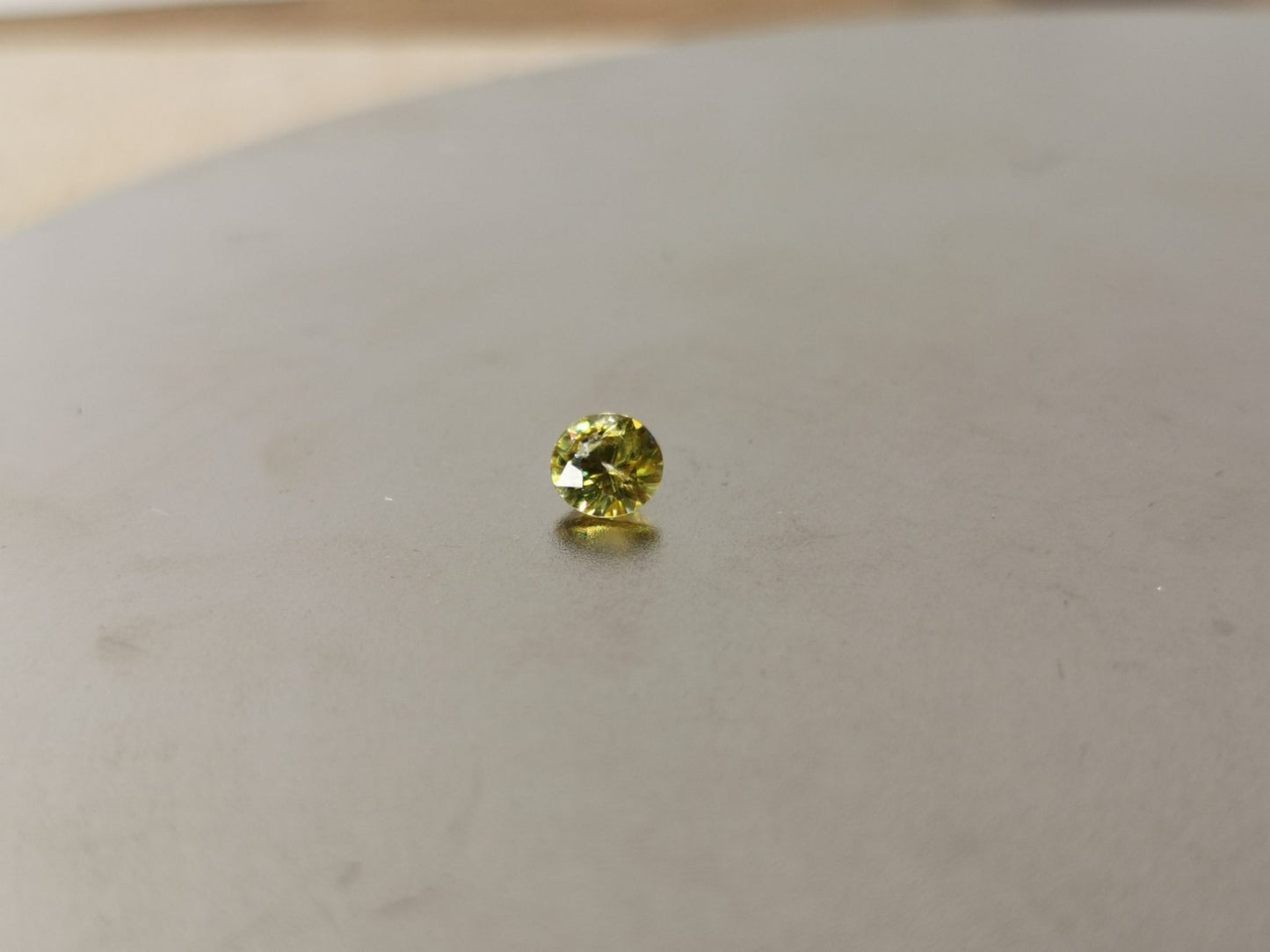Sfene taglio brillante rotondo 0,35 ct
