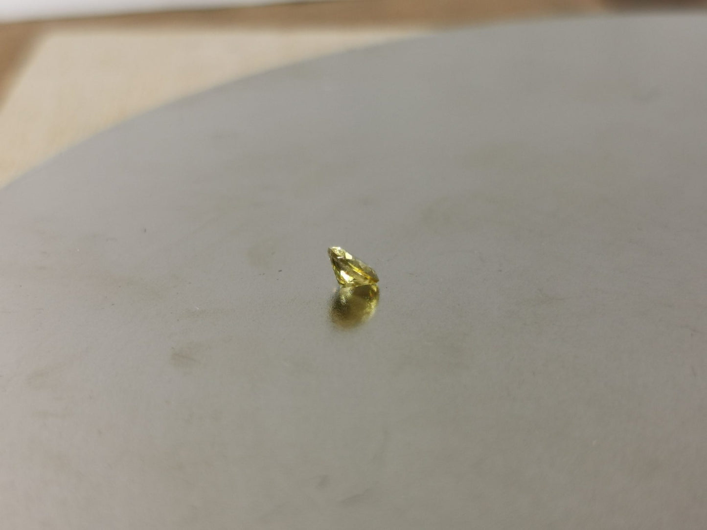 Sfene taglio brillante rotondo 0,35 ct