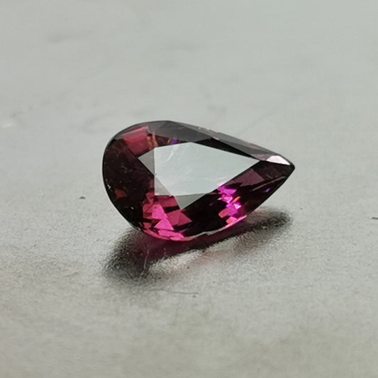 Granato Rodolite taglio goccia 1,70 ct