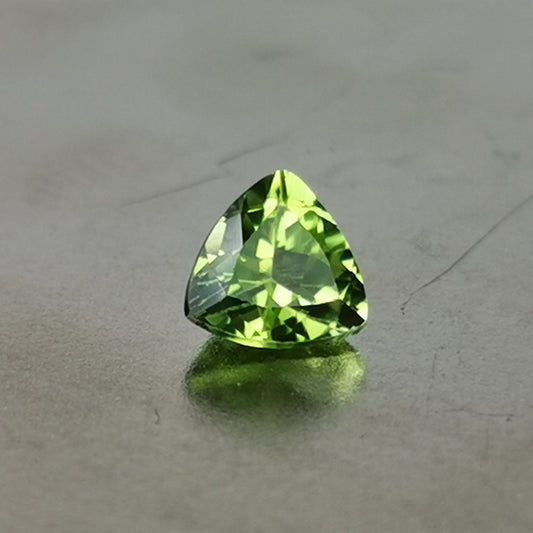Peridoto taglio trilliant 0,85 ct