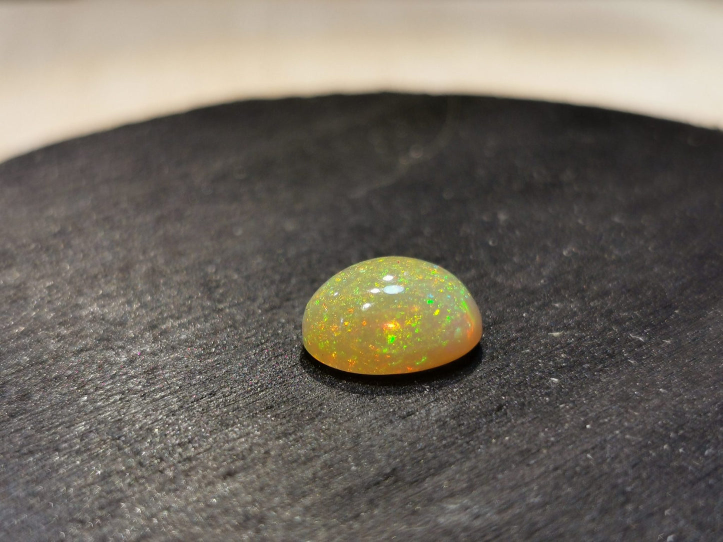 Opale taglio ovale cabochon 2,15 ct