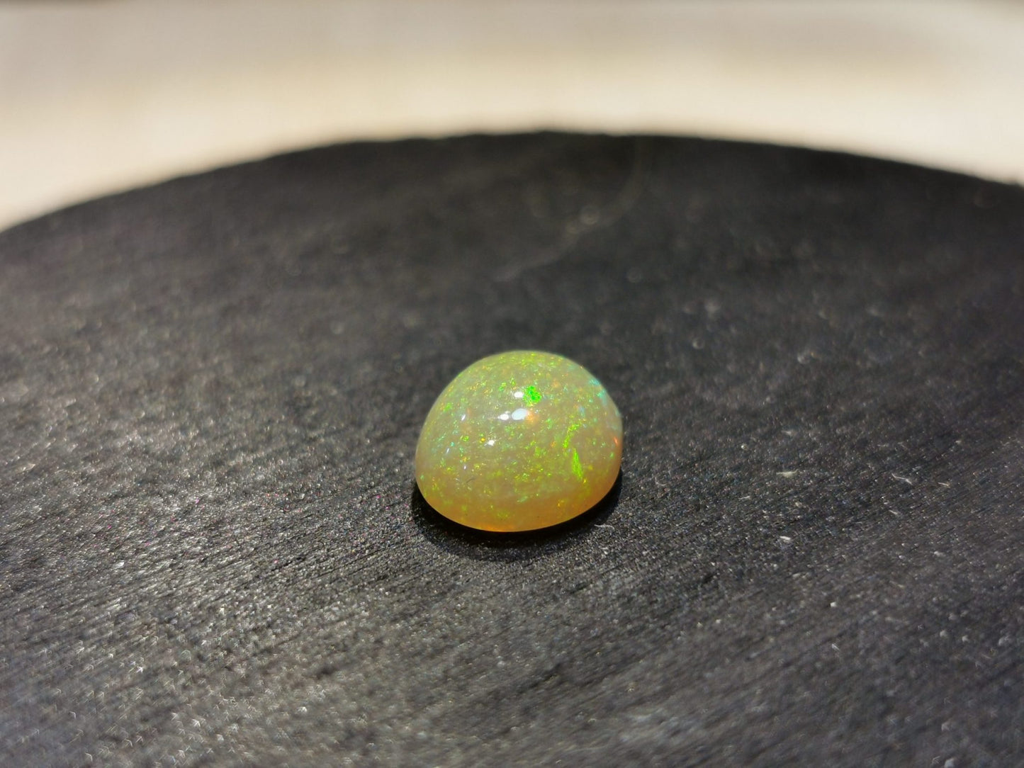Opale taglio ovale cabochon 2,15 ct