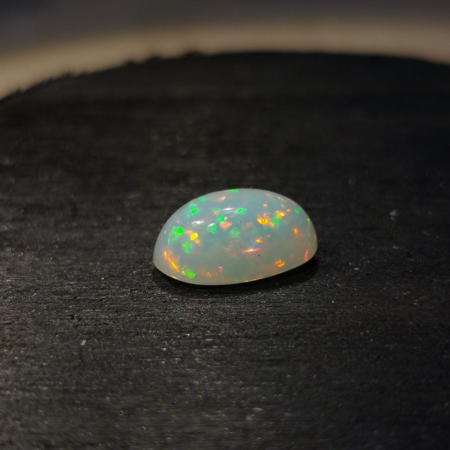 Opale taglio ovale cabochon 2,75